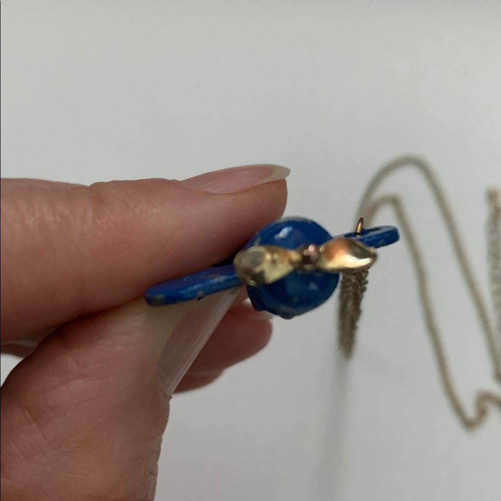 Vintage 1” blue painted metal propeller airplane on gold tone 18-20” chain - Picture 3 of 5